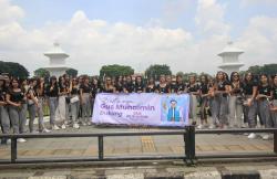 Dukung Maju Capres 2024, Bestie Gus Muhaimin Bagi-Bagi Bunga di Malioboro<