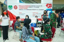 Kodam Jaya Gelar Serbuan Vaksinasi Anak dan Booster di Bekasi<