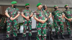 KSAD Jenderal Dudung Sempat Jenguk Korban Kecelakaan Sebelum Bertolak ke Maluku