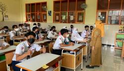 Sekolah di KBB Gelar PTM 100 Persen Pekan Depan, Siswa dan Guru Tetap Wajib Pakai Masker<