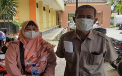 Dapat Foto Suami Babak Belur di Tahanan, Perempuan Ini Datangi Polda Sumsel<