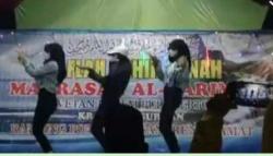 Viral Video 3 Gadis Joget TikTok di Acara Wisuda Santri, Begini Reaksi Netizen