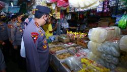 Tinjau Pasar di Bekasi, Kapolri Dapat Keluhan Minyak Goreng Curah Masih Langka