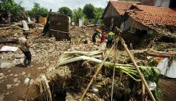Banjir Bandang Terjang Desa Kutamendala Brebes, 5 Rumah Rata dengan Tanah