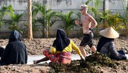Telanjang Dada, Juara Dunia MotoGP Fabio Quartararo Jogging di Kawasan Mandalika