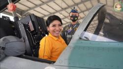 Istri Jenderal Andika Perkasa Naik Jet Tempur : Ini Salah Pencet Saya Loncat