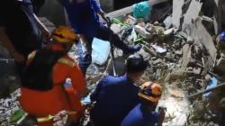 Rumah di Bandarlampung Roboh, 1 Penghuni Tewas Tertimpa Bangunan