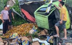 Truk Angkut 8 Ton Minyak Goreng Terguling di Jalinbar Sumatera, Diduga Rem Blong