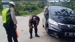 Mobil Tak Bertuan Parkir di Tengah Jalan Samarinda