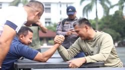 Bangun Keakraban, Pangdam Siliwangi Adu Panco dengan Prajurit<