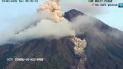 Gunung Semeru Luncurkan Awan Panas 3,5 Kilometer, BPBD Minta Warga Menjauh 