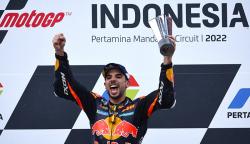 Ekspresi Kemenangan Miguel Oliveira Juara MotoGP Mandalika 2022