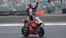 Potret Selebrasi Miguel Oliveira Pembalap MotoGP Pertama Juara di Sirkuit Mandalika
