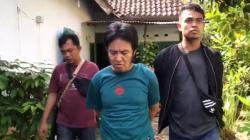 Asyik Nyabu di Gudang Rumah, Ican Panik Digerebek Polisi