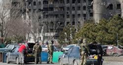 Ukraina Tolak Letakkan Senjata meski Mariupol Terus Dibombardir Rusia