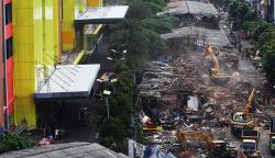 Tempat Penampungan Sementara Pedagang Pasar Turi Dibongkar