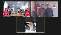 Momen Juara All England Kunjungi Kantor BNI London, Erick Thohir Beri Kejutan