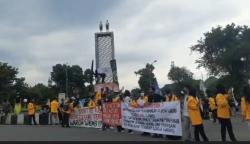 Puluhan Mahasiswa Demo Tolak Penambangan Batu Andesit di Desa Wadas