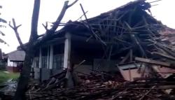 Usai Pembelajaran Tatap Muka, SDN 1 Pasirmukti Karawang Roboh<