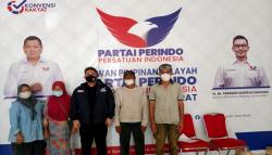 Bagikan Bantuan Modal Usaha-Gerobak, Ketua DPW Perindo Jabar Titip Pesan Ini <