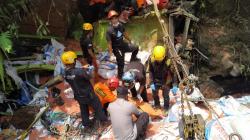 Truk Muatan Pupuk Terjun ke Jurang di Parakan-Wonosobo, Sopir dan Kondektur Tewas