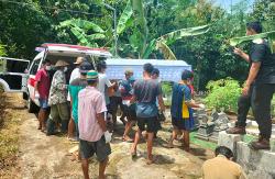 Identitas Belum Terungkap, Polisi Makamkan Mayat Misterius yang Ditemukan di Sungai Oya