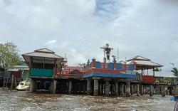 Kisah Permukiman di Atas Air Agats, Pelosok tapi Warga Pakai Motor Listrik