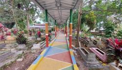 Hilangkan Kesan Angker, Permakaman di Banjaran Bandung Dicat Warna-warni