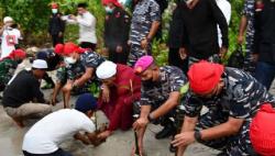 Baksos Lantamal Ambon, Tanam 1.000 Mangrove dan Bantu Pembangunan Masjid