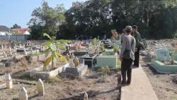 Geger Perusakan 11 Makam di Pontianak, Nisan Terlepas hingga Tanah Digali
