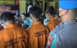 Tragis, Siswi SMP Diperkosa 4 Pria Tak Dikenal di Kebun Sawit, Pacar Kabur Ketakutan<