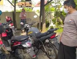 Terduga Maling Motor di Bangkalan Diamuk Massa dengan Kaki-Tangan Terikat