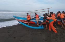 Tim SAR Gabungan Turunkan 5 SRU untuk Cari 2 Korban Tenggelam  di Pantai Glagah