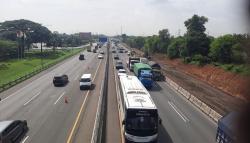 Sempat Ditutup gegara Kecelakaan, Contra Flow di Tol Arah Cikampek Kembali Diberlakukan