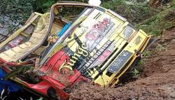 Truk Beras Terperosok ke Jurang 9 Meter di Cianjur, Sopir Tergencet Kendaraan<