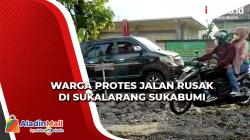 Protes Jalan Rusak di Sukalarang Sukabumi, Warga Tanami Pohon Pisang dan Bikin Kolam Ikan<
