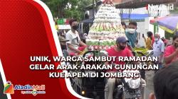 Unik, Warga Sambut Ramadan Gelar Arak-arakan Gunungan Kue Apem di Jombang<
