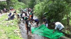  Begini Tradisi Cuci Karpet Masjid Massal di Sumber Air Senjoyo Sambut Ramadan