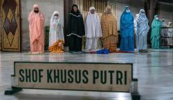 Suasana Salat Tarawih Hari Pertama di Masjid Gedhe Kauman Yogyakarta