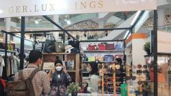 Jelang Ramadan, Tas Branded Model Klasik Warna Putih Jadi Buruan Sosialita