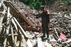  Nenek di Kulonprogo Tewas Tertimpa Reruntuhan Rumah yang Roboh Akibat Longsor