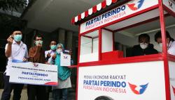 Partai Perindo Berikan Gerobak kepada Pedagang Nasi Uduk dan Mie Ayam<