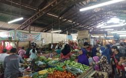Harga Kebutuhan Pokok Melonjak Jelang Puasa, Warga Tetap Serbu Pasar Tradisional 