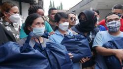 Terapis Disabilitas Netra Tersenyum Bahagia Terima Paket Ramadhan dari Gubernur Jabar 