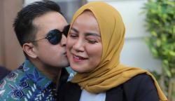 Momen Olla Ramlan Dicium Aufar Hutapea saat Hadiri Sidang Cerai