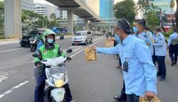Bagi-Bagi Takjil Gratis dari Warga Binaan Lapas Jakarta untuk Masyarakat Umum