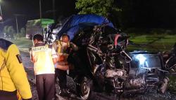 Hantam Truk Parkir di Tol Cipali, Suzuki Futura Ringsek Tak Berbentuk, Sopir Tewas Tergencet<