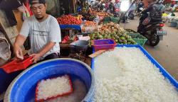 Pedagang Kolang Kaling Laris Manis Selama Ramadan