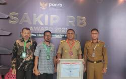 Bupati Buton Selatan Terima Penghargaan SAKIP dan RB Award 2021