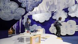 Pameran Seni Grafis Bertajuk 'Kembara Biru' Gunakan Media Kertas Karbon